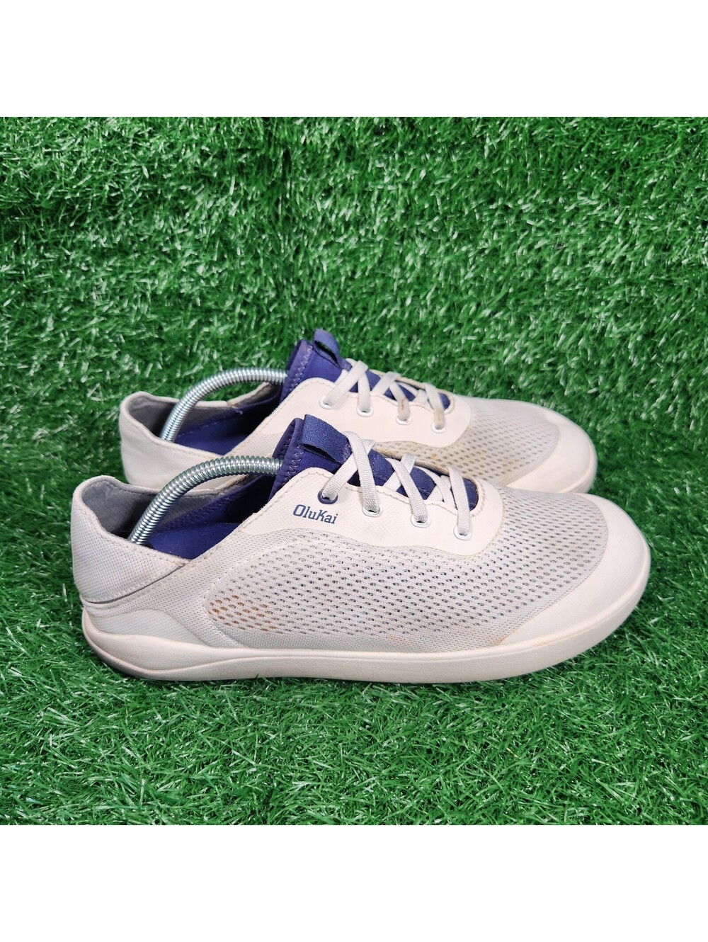 OluKai Moku Pae White Navy Size 9.5 Men's Athletic Sneakers Mesh Textile Low Top